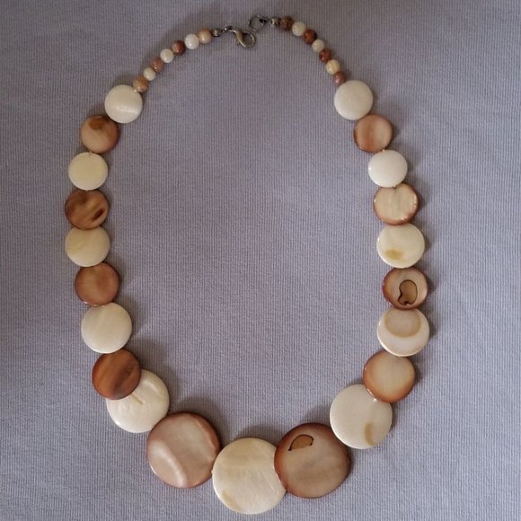 Mother of pearl necklace cream/white, brown shades, overlapping beads, handmade - Picture 3 of 5